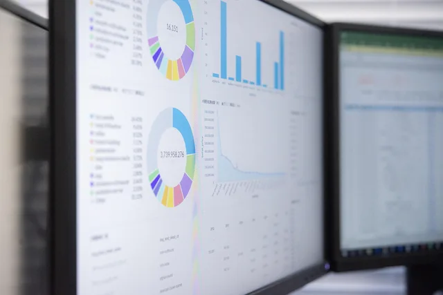 data, chart, graph, monitor, marketing, infographics, analyze, blue marketing, blue data, data, data, data, data, data, chart, graph, graph, marketing. Så säsongrensar du månadsdata från SCB